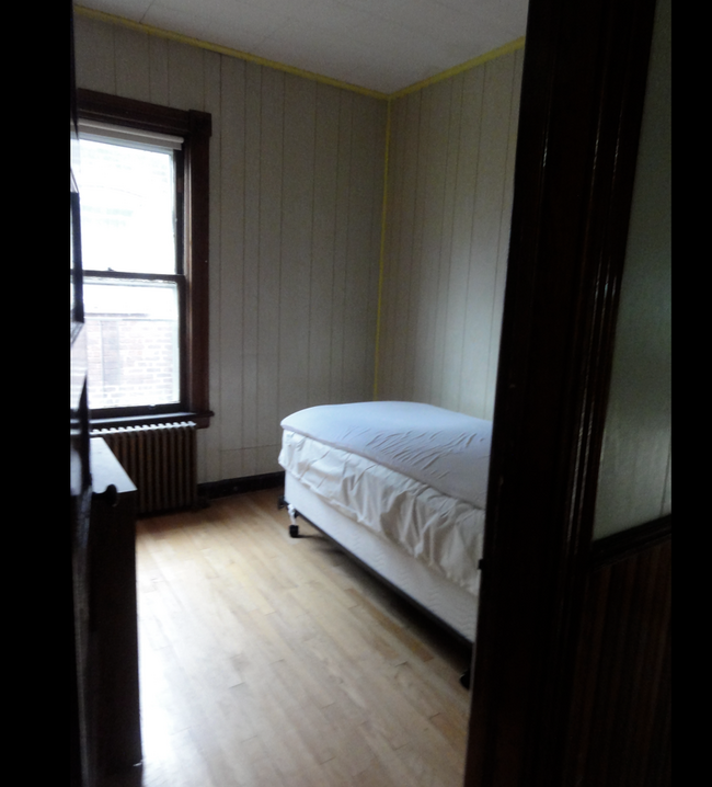 Bedroom - 240 11th St