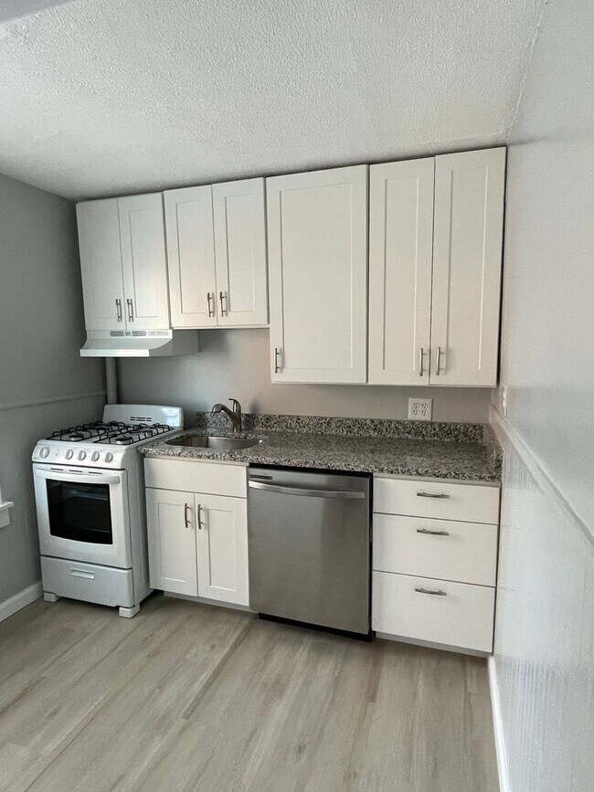 Building Photo - Small pets are welcome with an additional deposit and monthly pet rent.