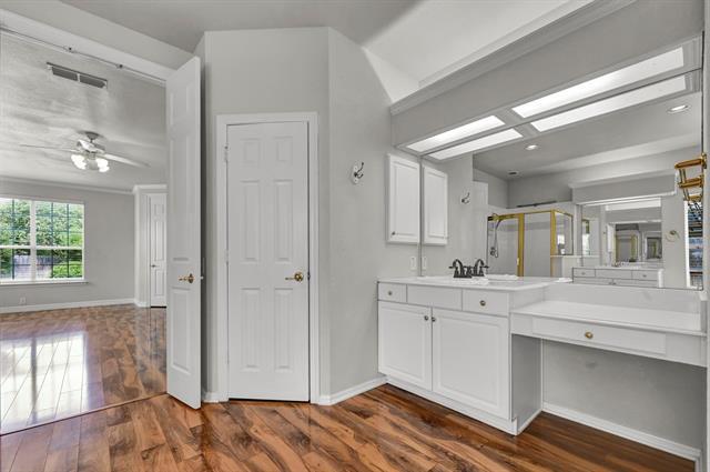 Building Photo - 306 Canyon Lake Dr