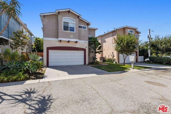 Building Photo - 2020 Penmar Ave