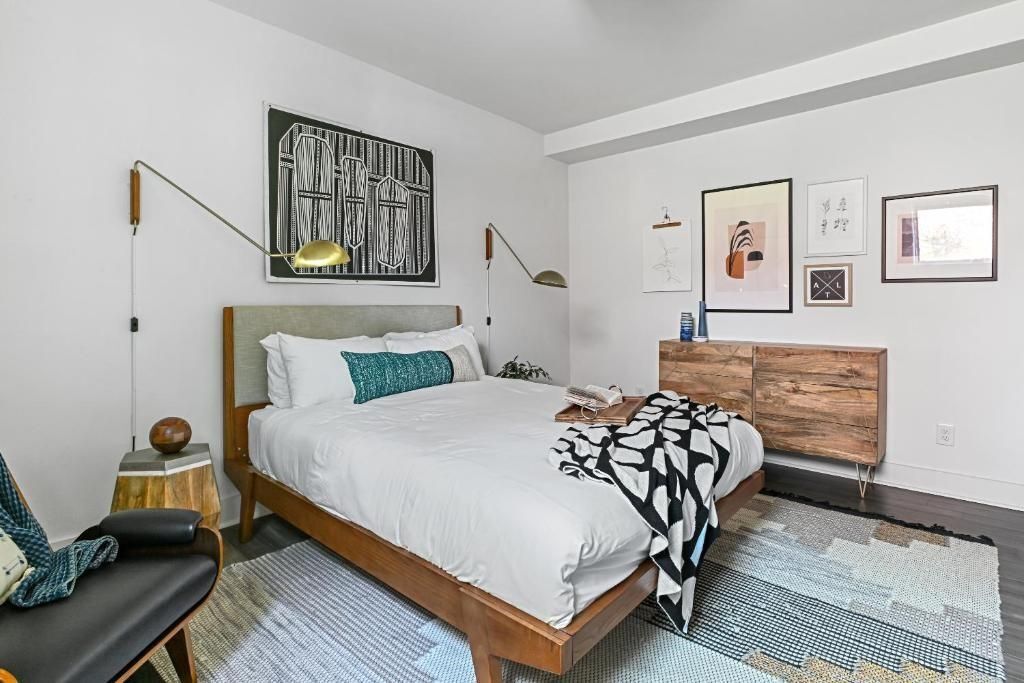 Building Photo - 634 Bonaventure Ave NE