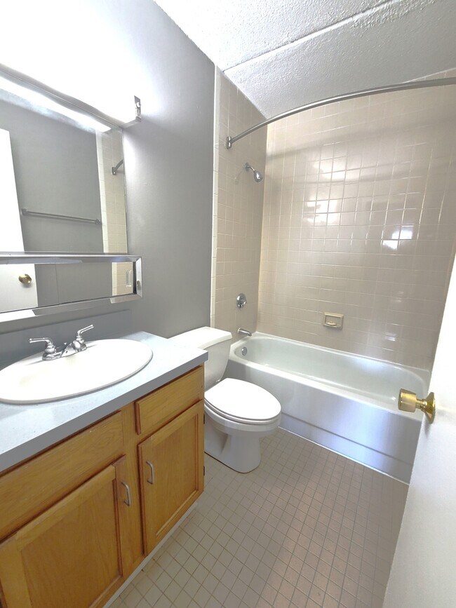 Building Photo - 65 North Point Dr