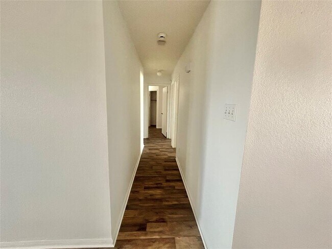 Building Photo - 4302 Janelle Dr