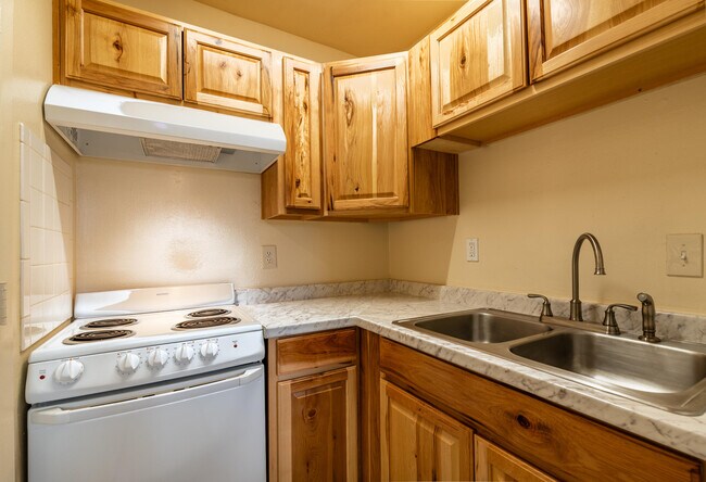 Building Photo - 206 Princeton Dr SE