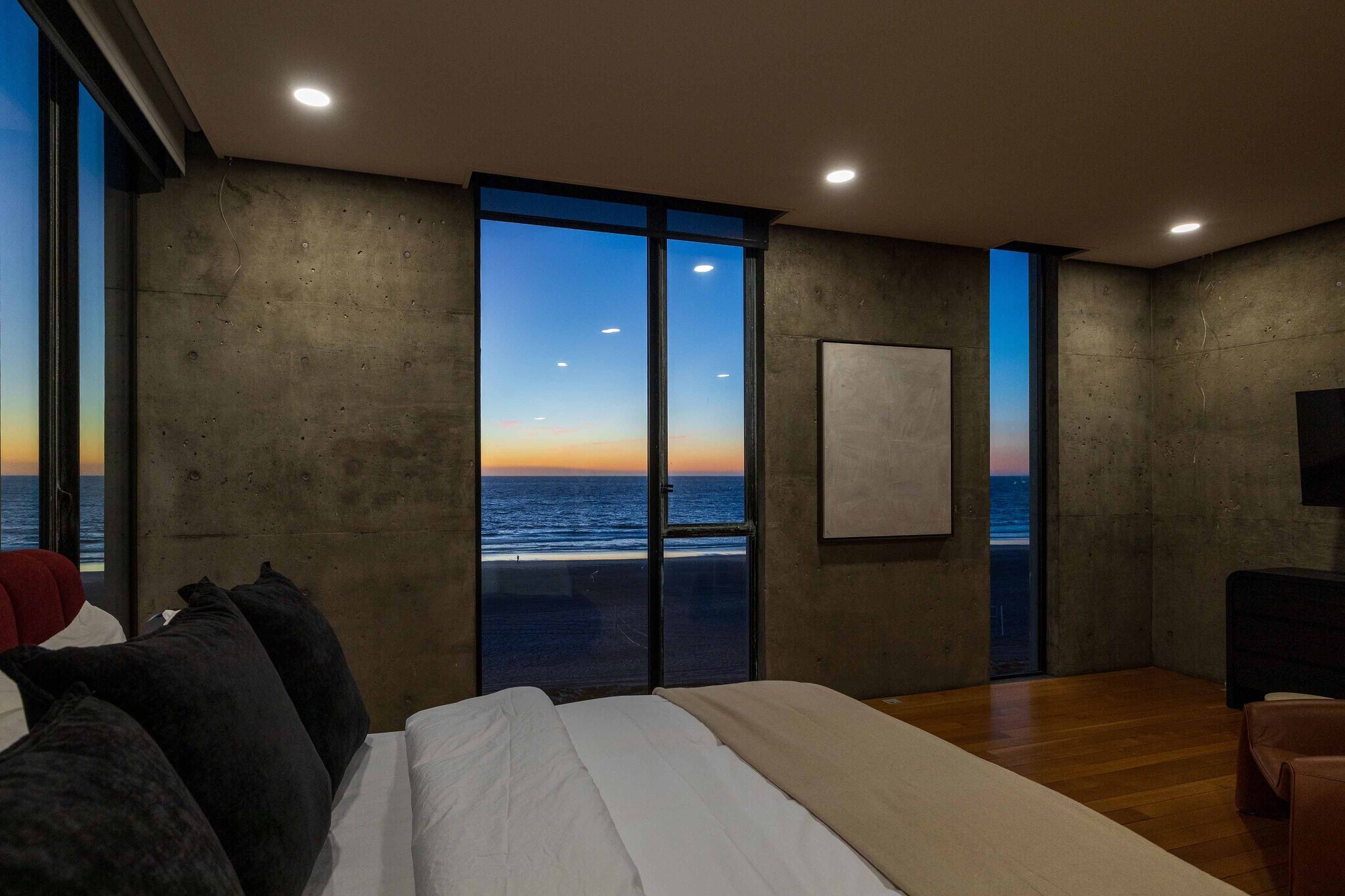 Building Photo - 1812 The Strand