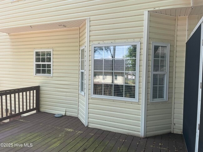 Building Photo - 151 Bayshore Dr