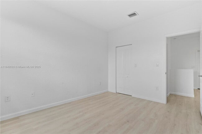 Building Photo - 3956 NE 11th Dr
