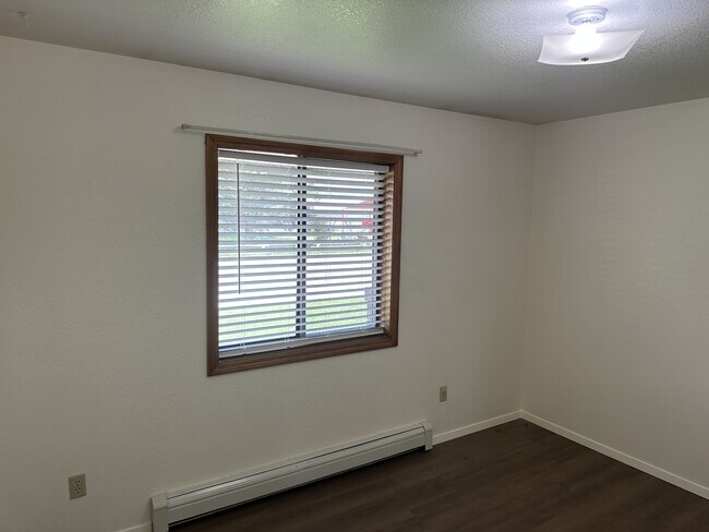 Building Photo - 202 Fern Ln