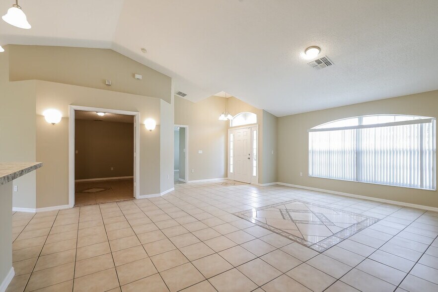 Building Photo - 1120 Roan Ct