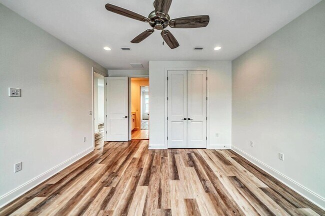 Building Photo - 22 Roundwood Dr