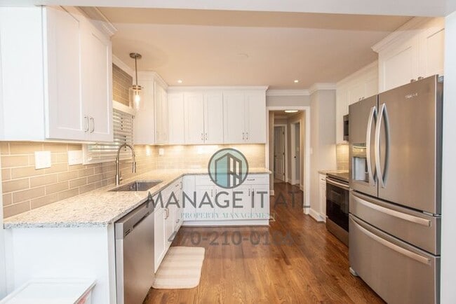 Building Photo - FULLY RENOVATED 2 Bedroom House close to I...
