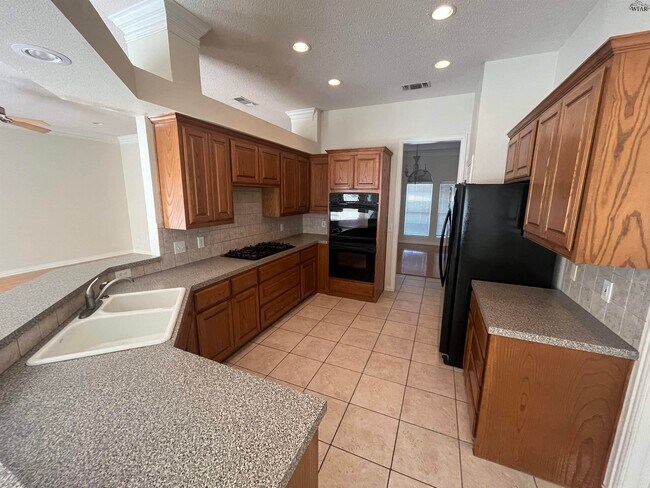 Building Photo - 4927 Legacy Dr