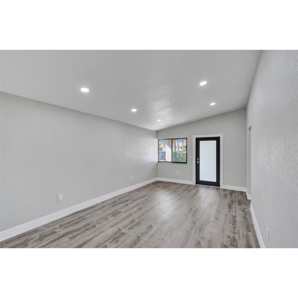 Building Photo - 2614 W 65th St