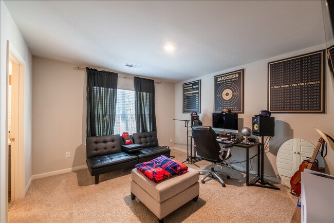 Building Photo - 2514 Piering Dr