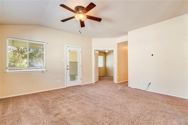 Building Photo - 1307 Dillon Lake Bend