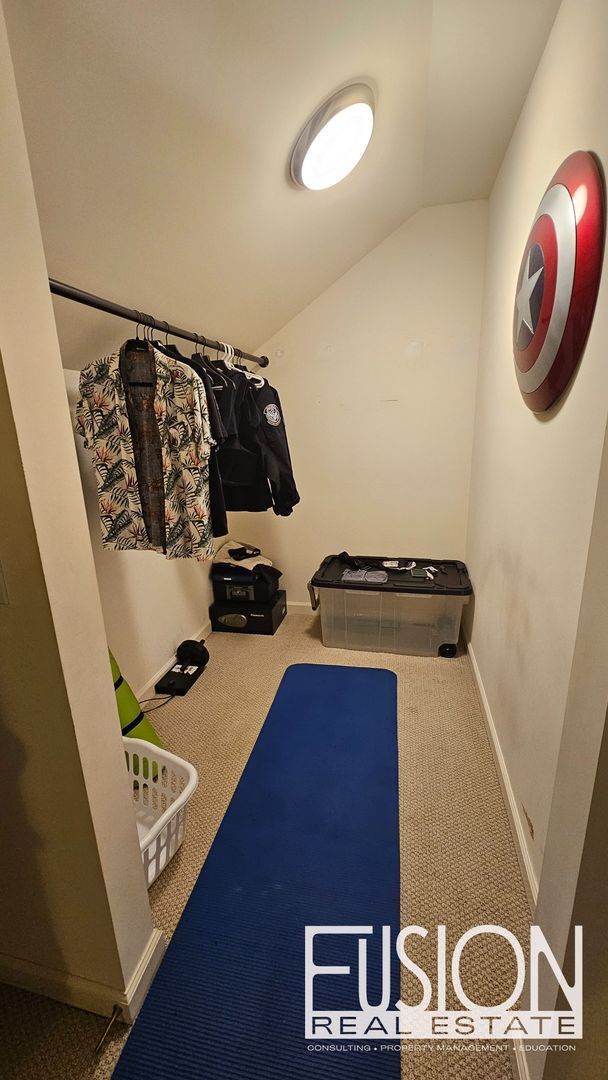 Building Photo - Bright, Modern 3 Bedroom Townhouse in Esse...