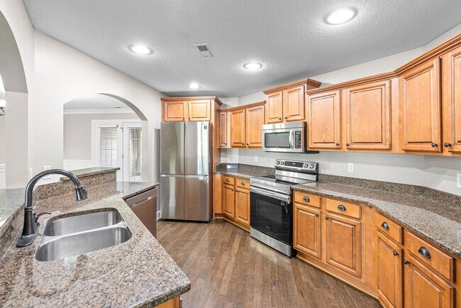 Building Photo - Pet Friendly Three Bedroom with Bonus!