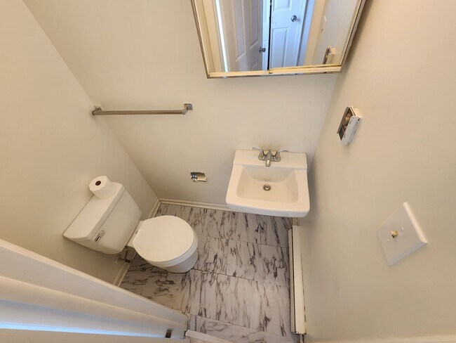 Building Photo - 3430 Gregway Dr