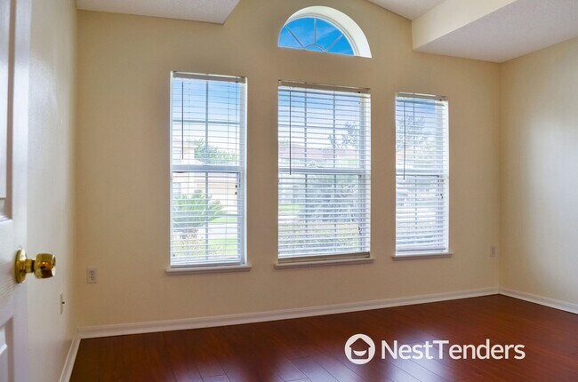 Building Photo - Four Bedrooms in Hickory Hill!