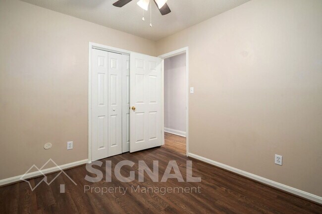 Building Photo - 2817 Altadena S Way