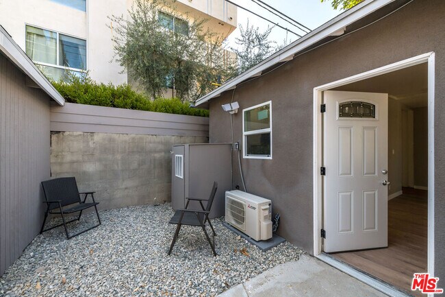 Building Photo - 839 Wilcox Ave