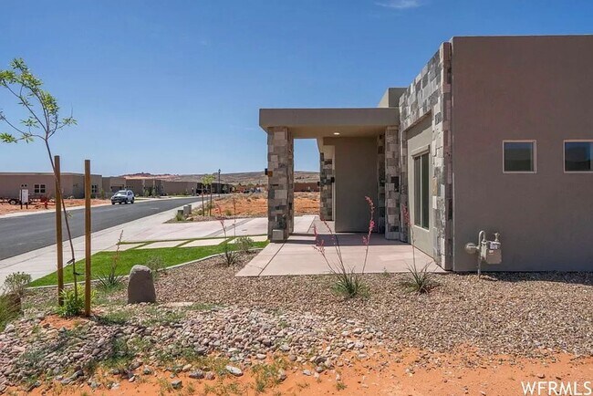 Building Photo - PETS ALLOWED!  Spacious & Modern 3-Bedroom Home for Rent Near Sand Hollow Reservoir