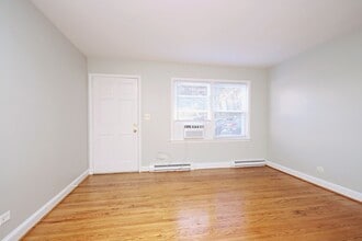Building Photo - Student-Friendly Ivy Rd Apartment Near Foods of All Nations