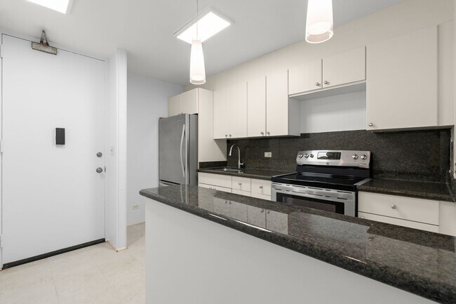 Building Photo - The Barclay 2bd/2ba/1pkg