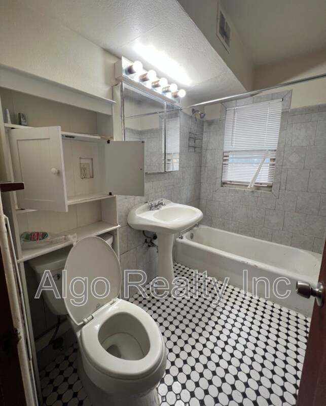 Building Photo - 2419 Plymouth Ave N