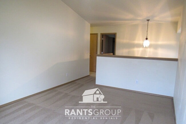 Building Photo - Spacious 3-Bed, 2.5-Bath home in the Olymp...