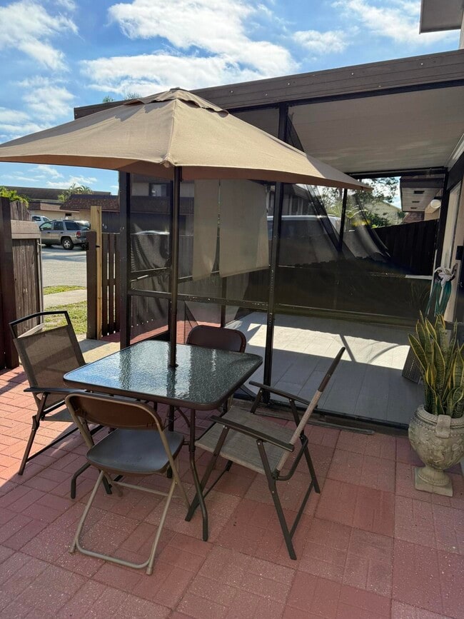 Building Photo - 2110 Sherwood Forest Blvd