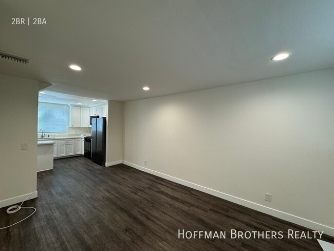 Primary Photo - 619 N Kingsley Dr