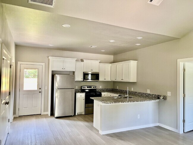 Building Photo - Brand new two bedroom home in Shawnee.