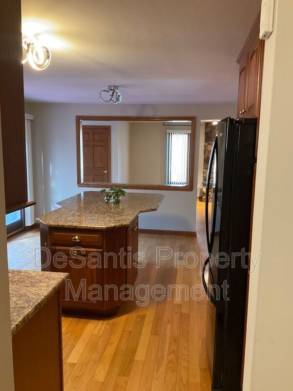 Building Photo - 471 Manordale Rd