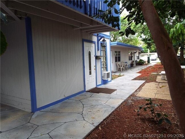 Building Photo - 898 NE 39th St