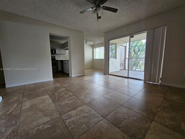 Building Photo - 22203 Glenmoor Dr