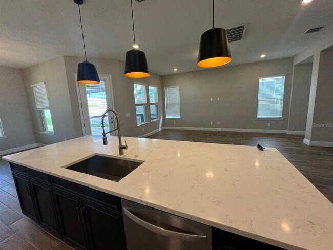 Building Photo - 16405 Silver Brk Wy