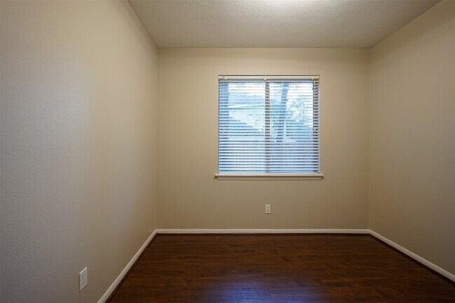 Building Photo - 105 N Holly Laurel Cir