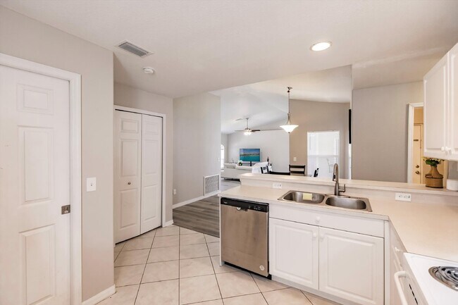 Building Photo - "Charming 3-Bedroom Home with 2 Full Baths and Spacious 2537 Sq Ft in North Port, FL!"