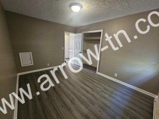 Building Photo - (221-223) Cedarmont Circle