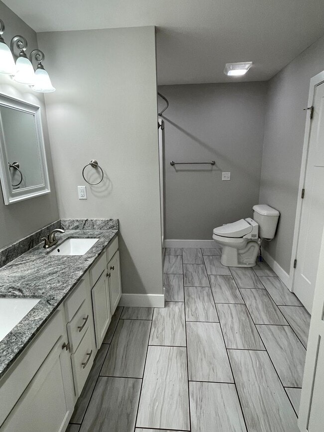 Building Photo - Built in 2020! 3 Bed 2 Bath w/ FENCE and UF Walk Out Basement