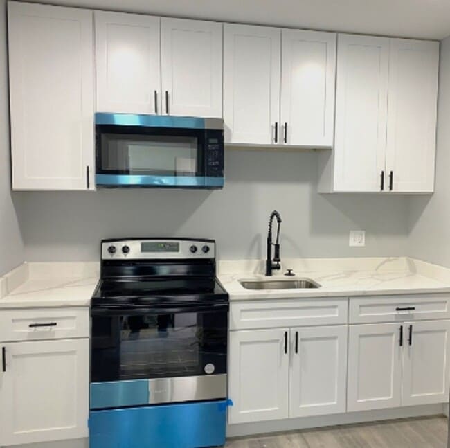 Building Photo - 4310 Ridgewood Ave