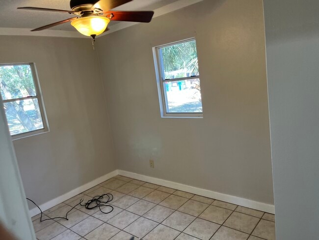 Building Photo - 304 Woodrow St NE