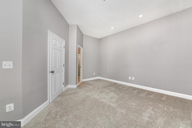 Building Photo - 600 Squire Ln