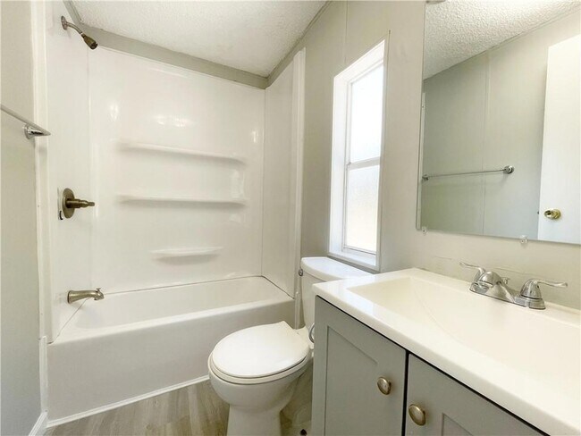 Building Photo - 566 Panther Dr