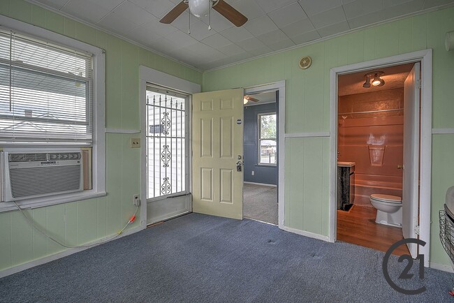 Building Photo - 1305 Willow St