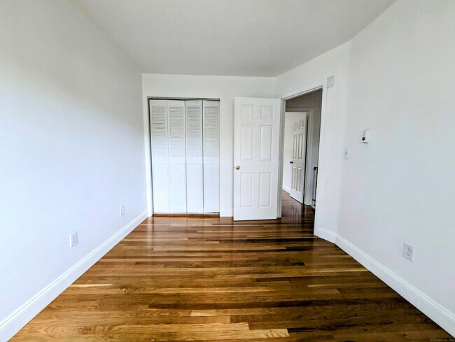 Building Photo - 10 Scuppo Rd
