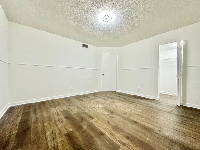 Building Photo - 7900 Fairview Dr