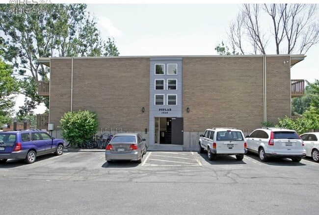 Building Photo - CHARMING 1 Bed 1 Bath Condo Near Downtown Louisville!