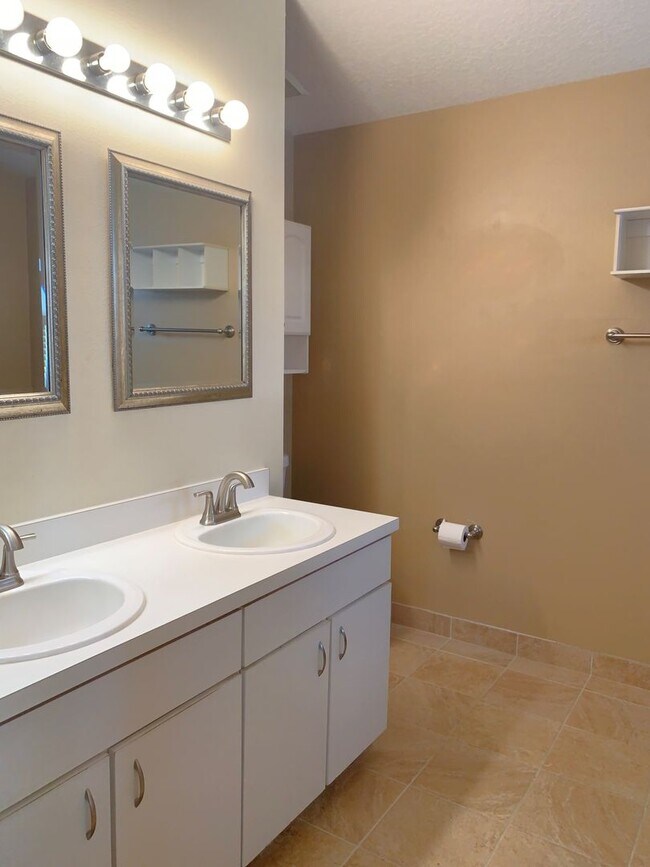 Building Photo - 3/2 Pool Home in Manderley Run